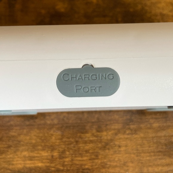 VIVO Combination Portable Speaker and Wireless Phone Charger - Picture 5 of 9